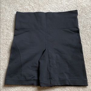 lululemon shorts :))